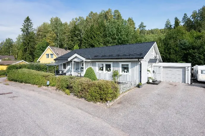 Bild 1 av 39 på Vitsippsvägen 11