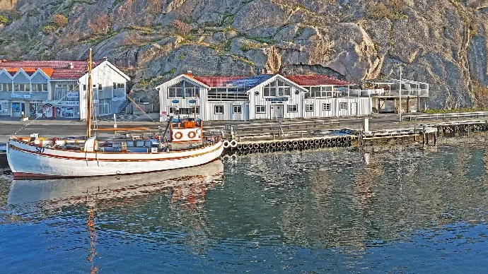 Bild 1 av 19 på Strandvägen 2