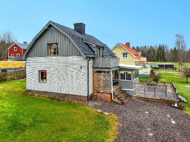Bild 1 av 20 på Roosesvägen 8