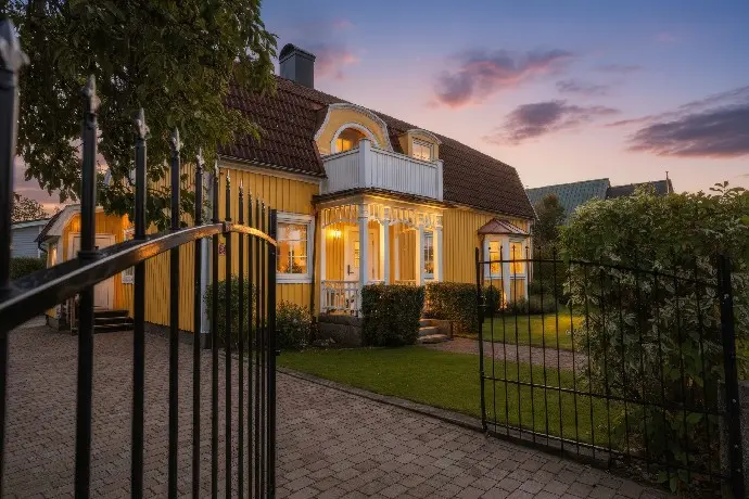 Villa, Ulriksbergspromenaden 36, Växjö. Bild 1 av 34