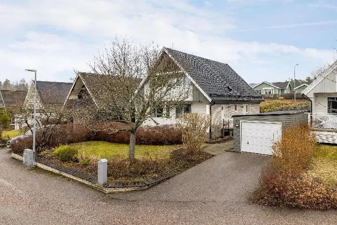 Image 1 of 40 of Bellisgången 4