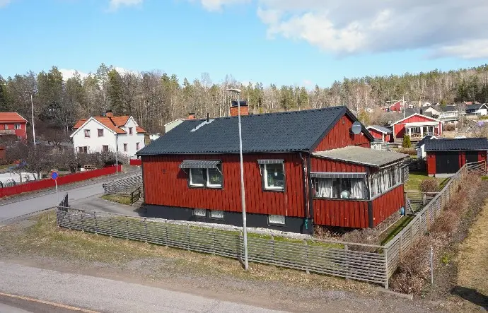 Image 1 of 25 of Lundavägen 1