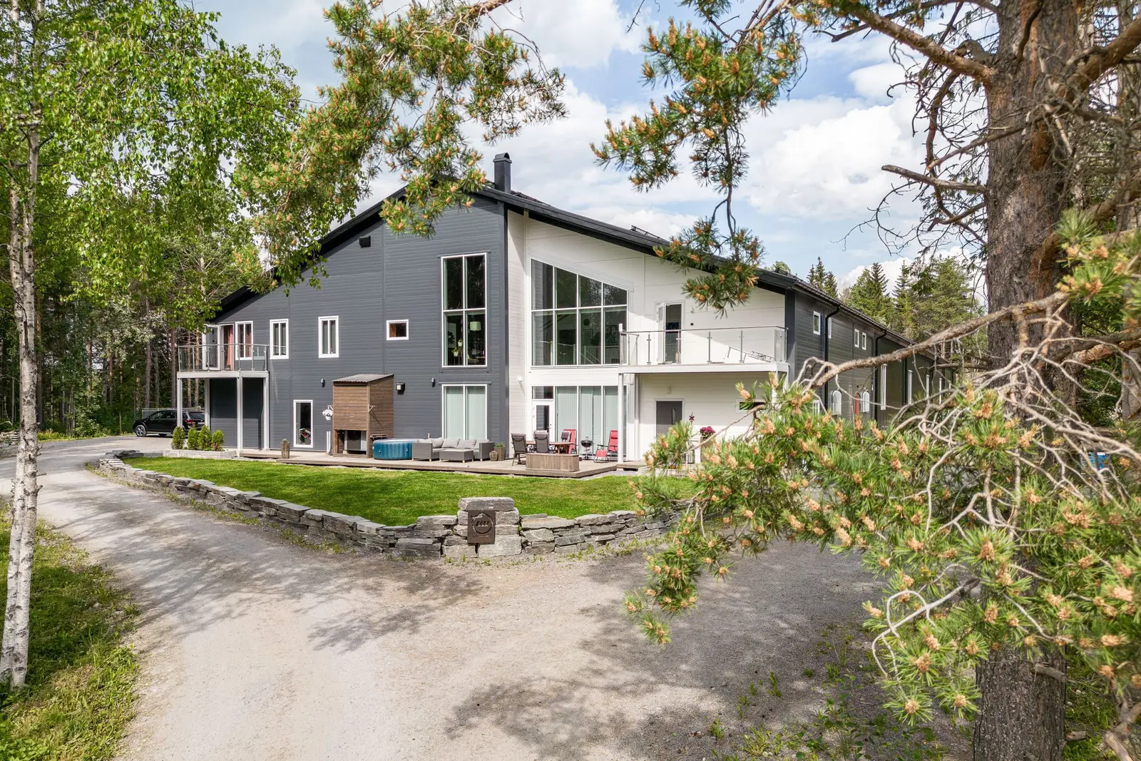 Bild 1 av 20 på Hägra 219