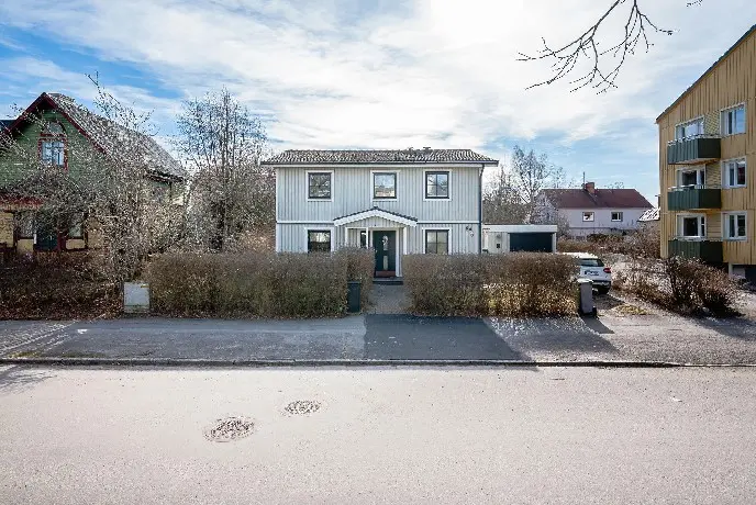 Bild 1 av 20 på Bondegatan 8A