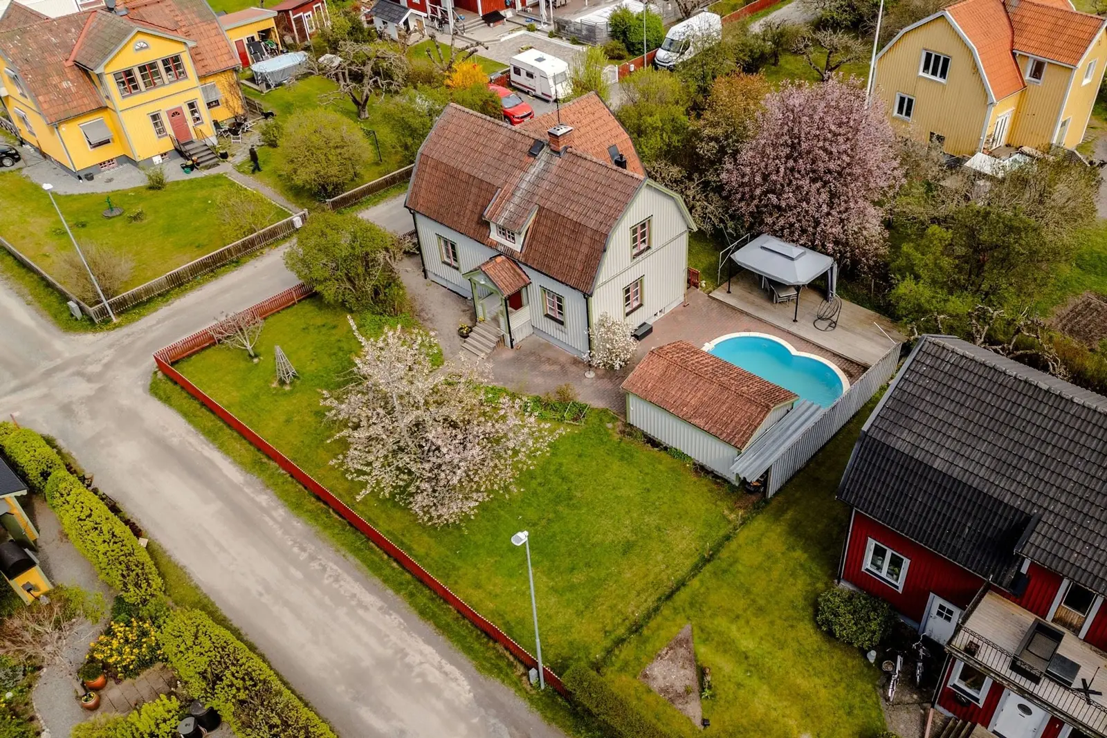 Bild 1 av 40 på Herrgården 13