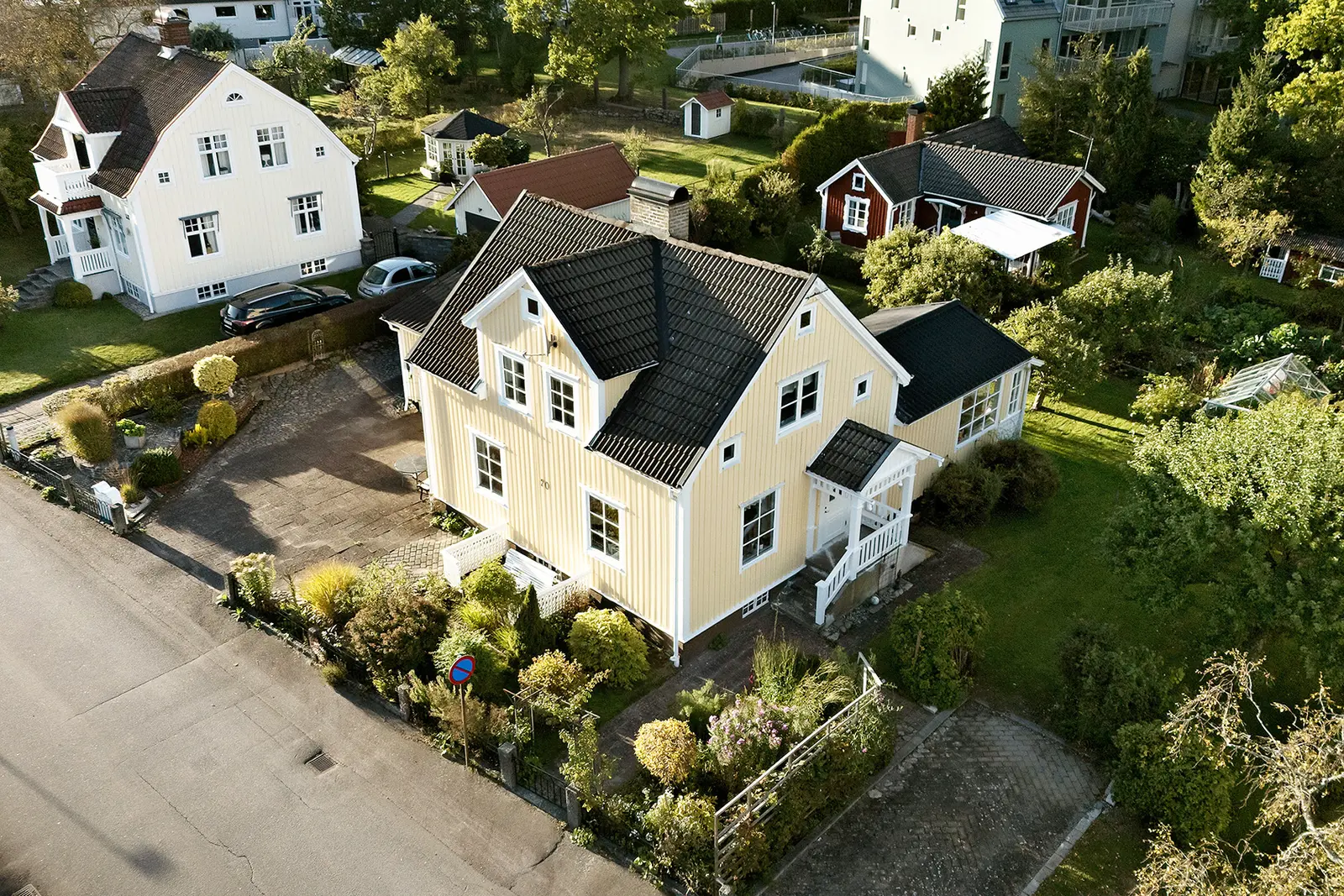 Image 1 of 40 of Hagadalsvägen