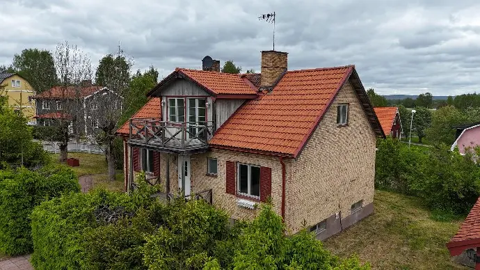 Bild 1 av 17 på Rosendalsvägen 2