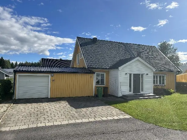 Bild 1 av 15 på Blyringen 8