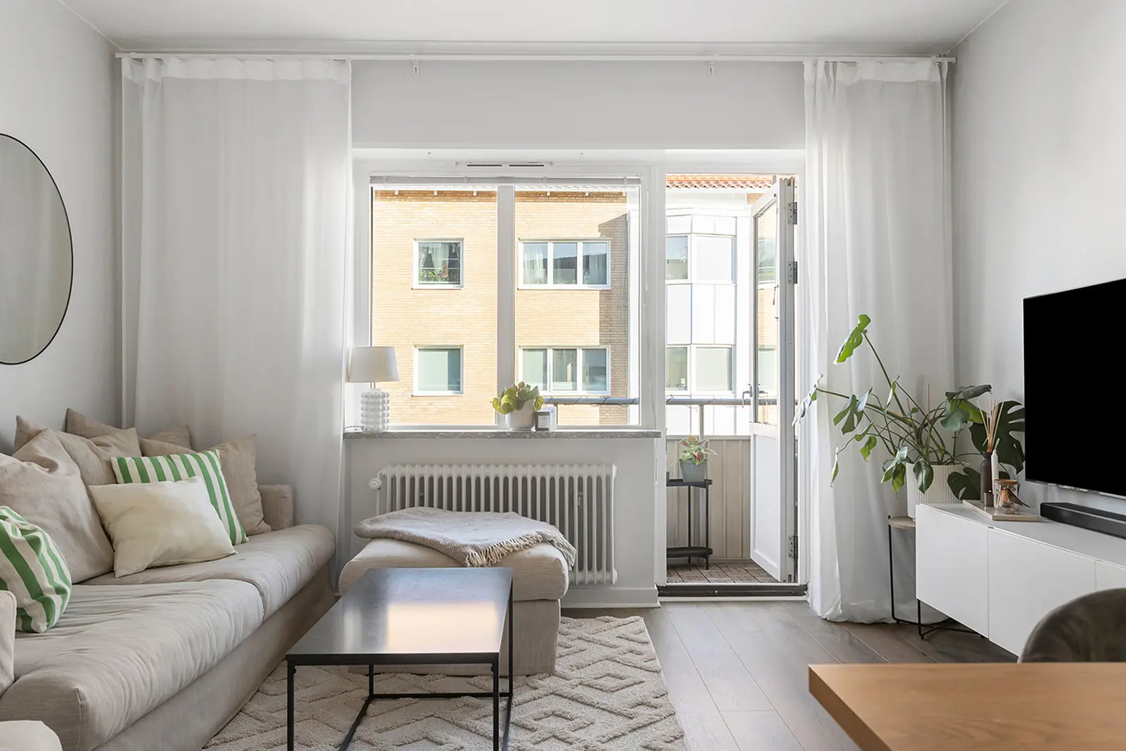 Bild 1 av 19 på Borggården