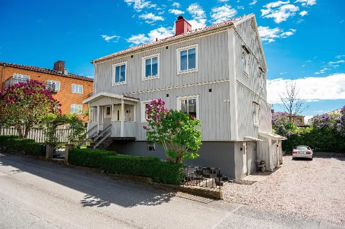 Image 1 of 39 of Värvegatan 6