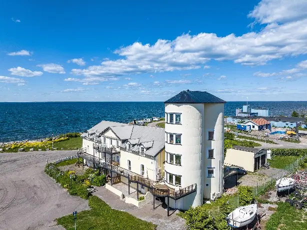 Lägenhet, Hamnvägen 18, Borgholm. Bild 1 av 40