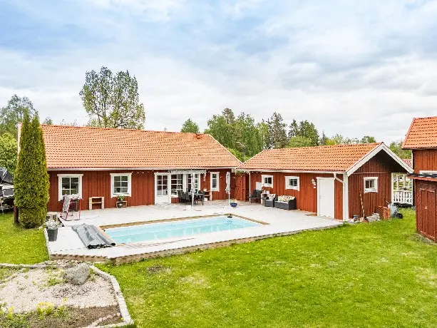 Bild 1 av 30 på Skogsfrustigen 51