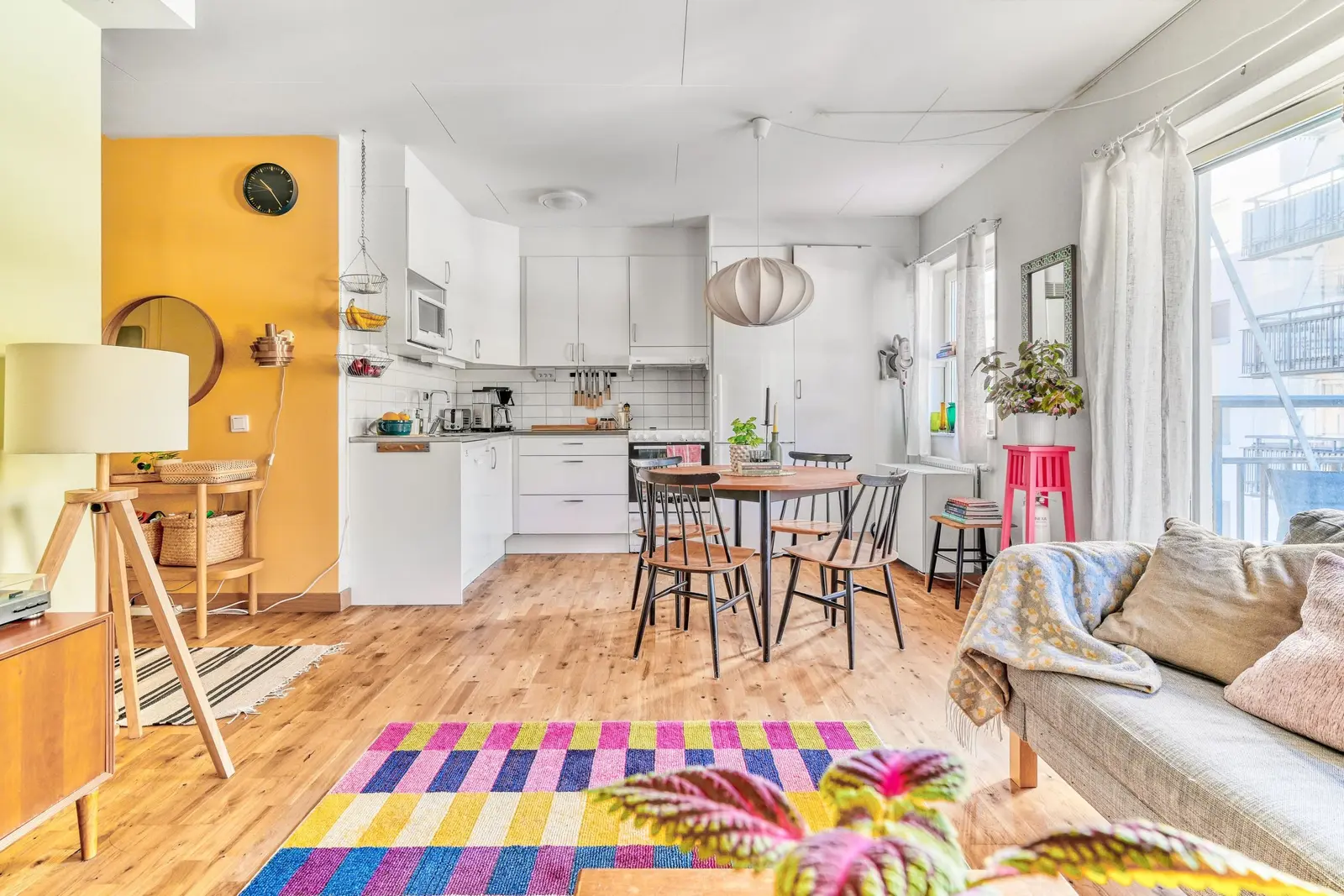 Apartment, Småbrukets Backe 10, Huddinge. Photo 1 of 18