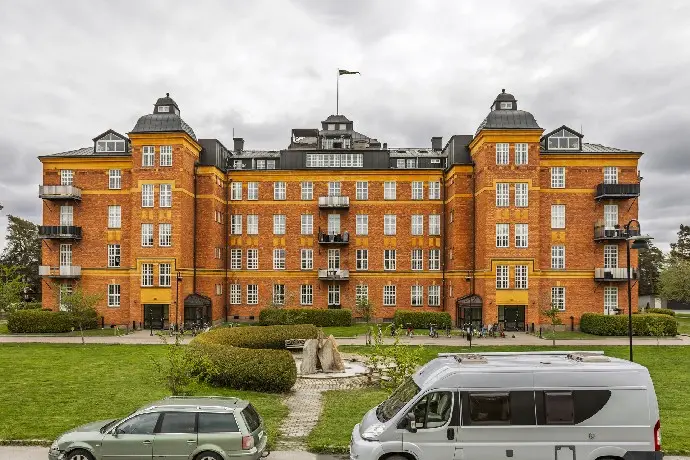 Bild 1 av 27 på Kasernhöjden 13A