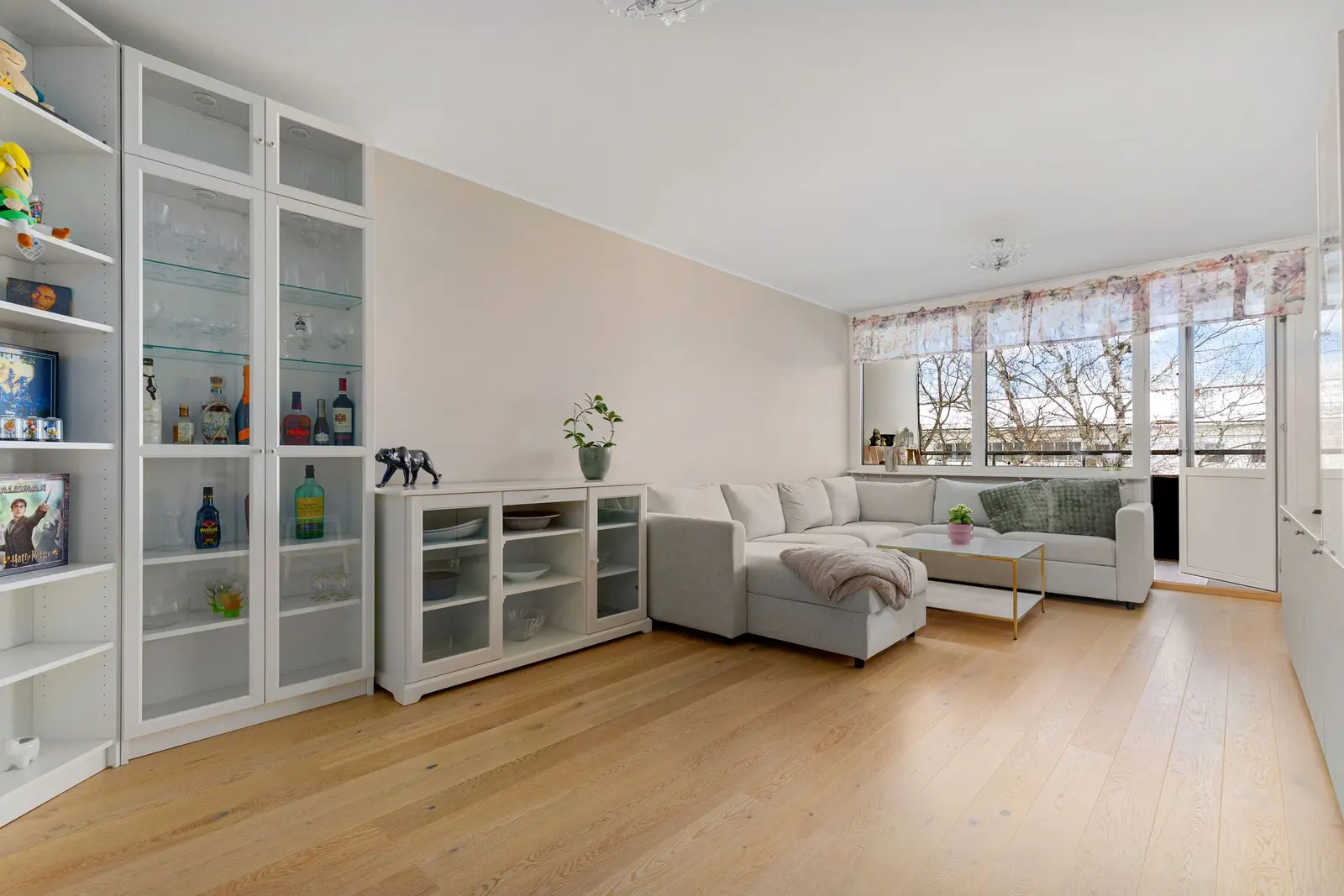 Lägenhet, Vallavägen 53, Handen. Bild 1 av 20
