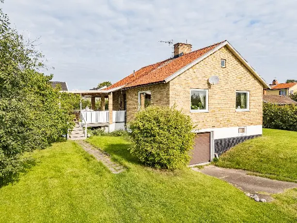 Image 1 of 8 of Vårfrugatan 11