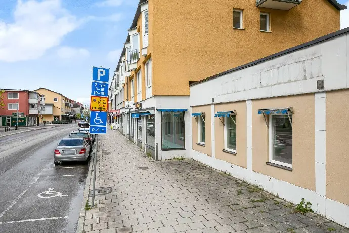 Bild 1 av 25 på Hyttgatan 16