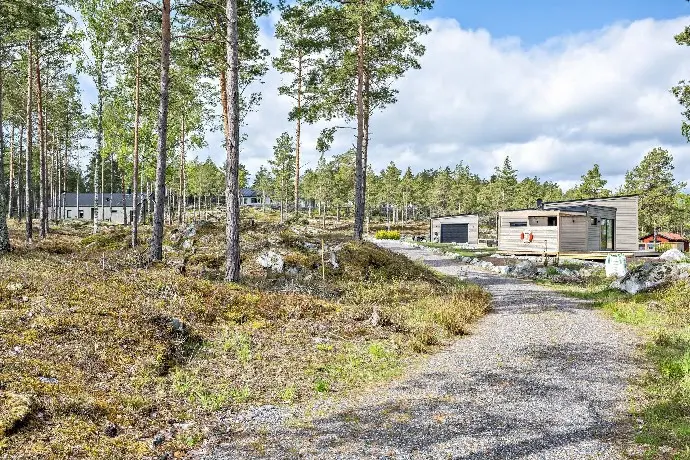 Image 1 of 13 of Lotsvägen 6