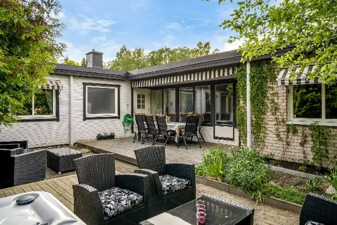 Villa, Lohäradsvägen 23, Upplands Väsby. Bild 1 av 31