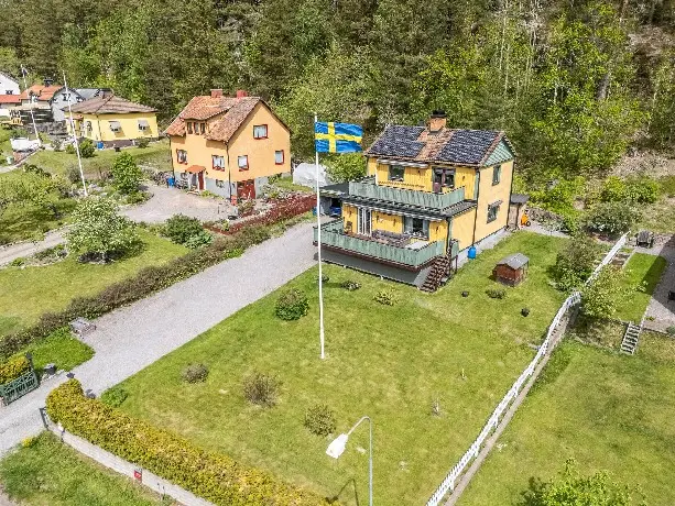 Image 1 of 33 of Gamla Riksvägen 3