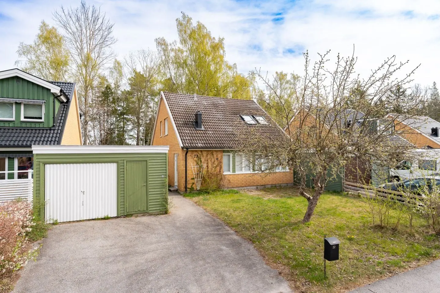 Bild 1 av 26 på Aprilvägen