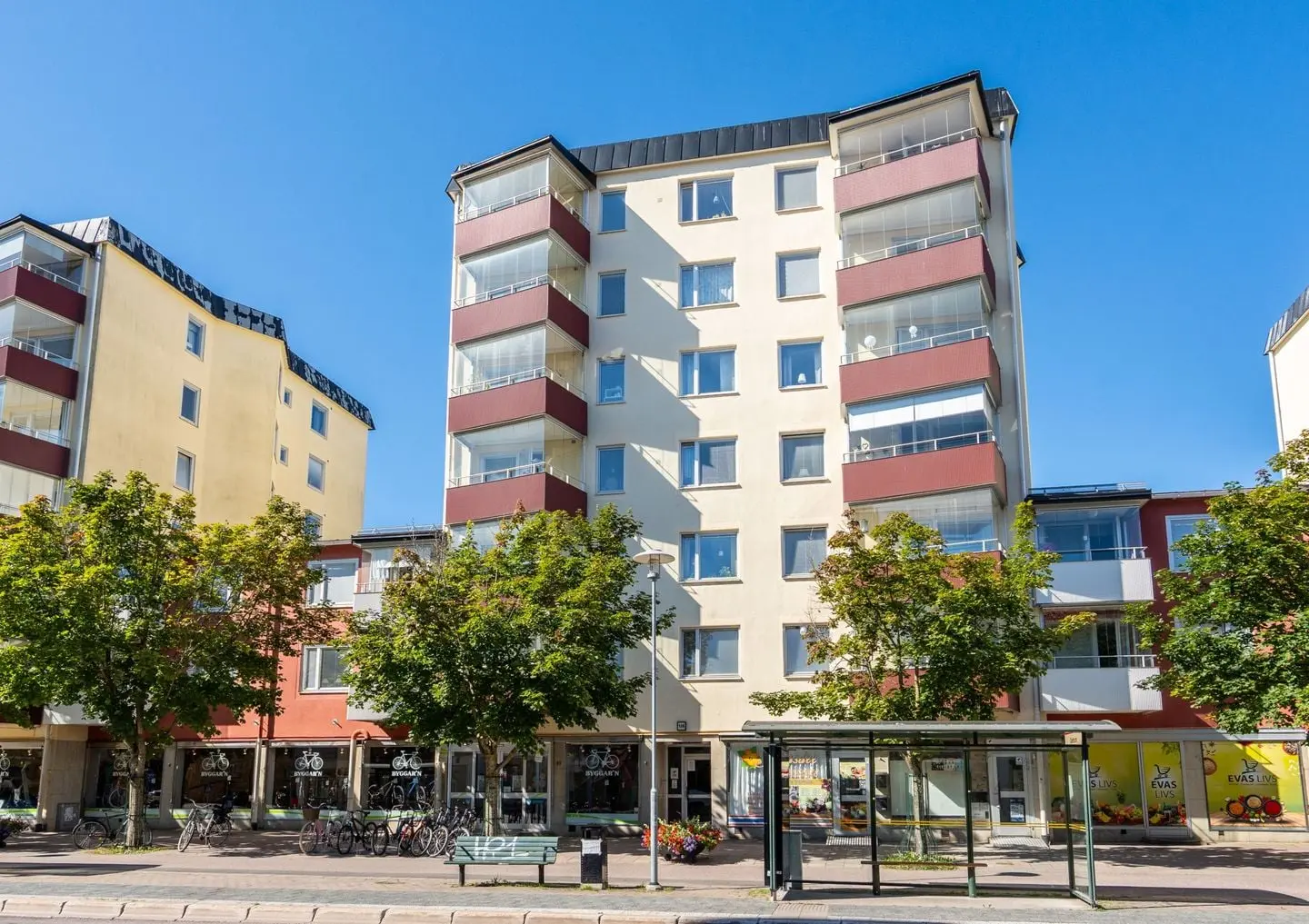 Bild 1 av 25 på Hyttgatan
