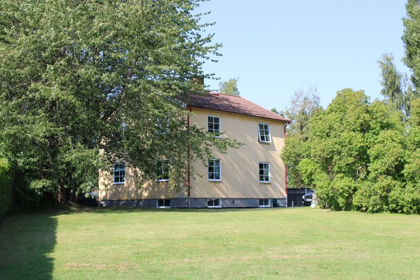 Image 1 of 19 of Krokvägen