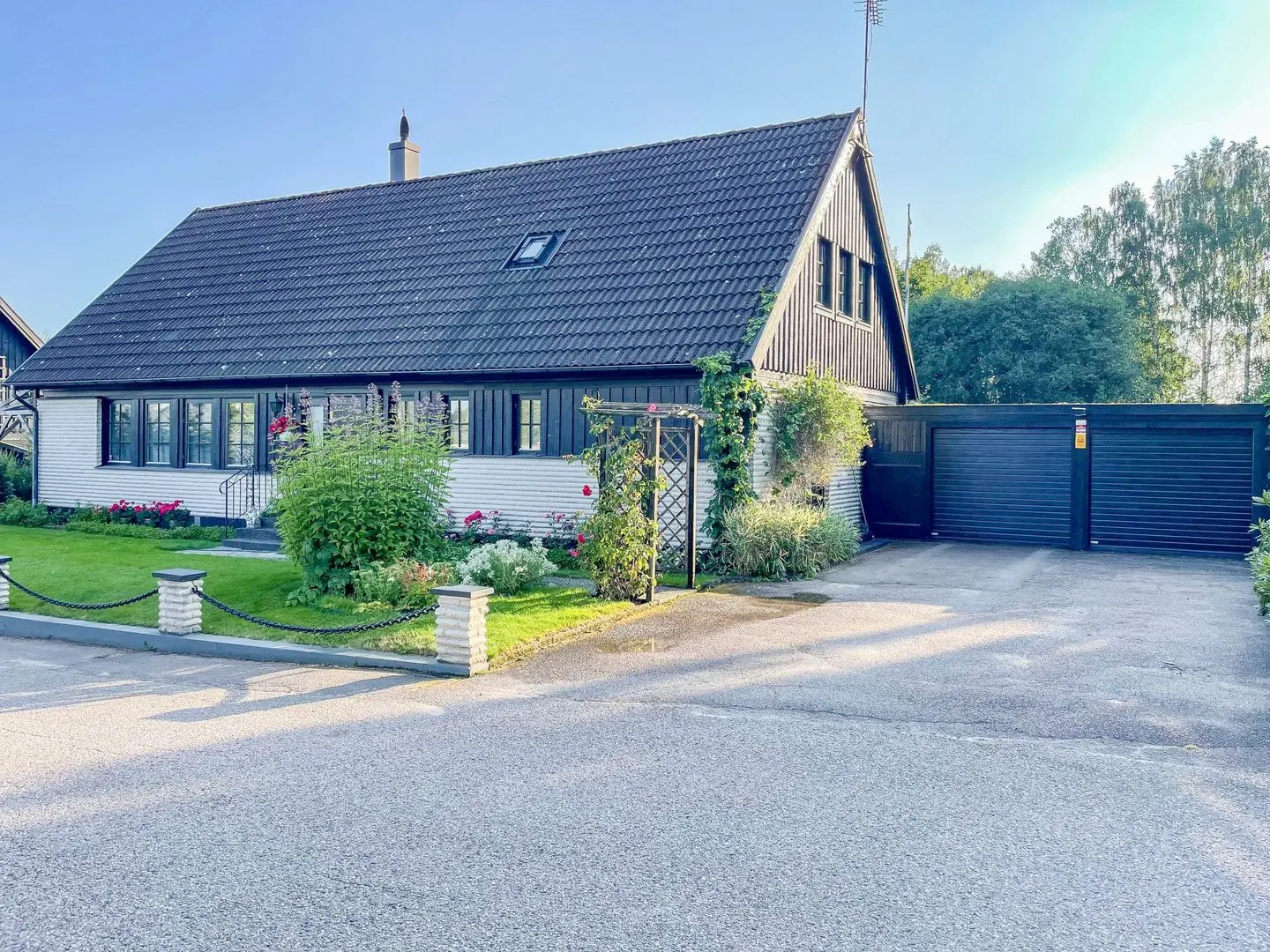 Image 1 of 31 of Gästisvägen