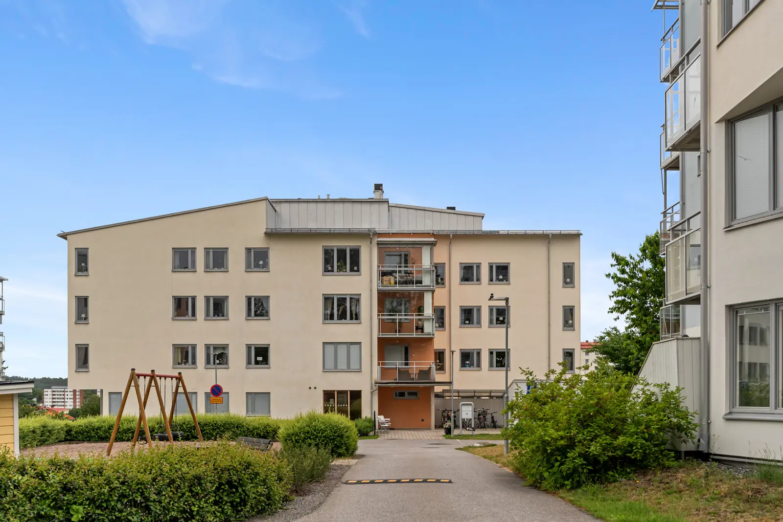 Bild 1 av 20 på Dansbanevägen 9
