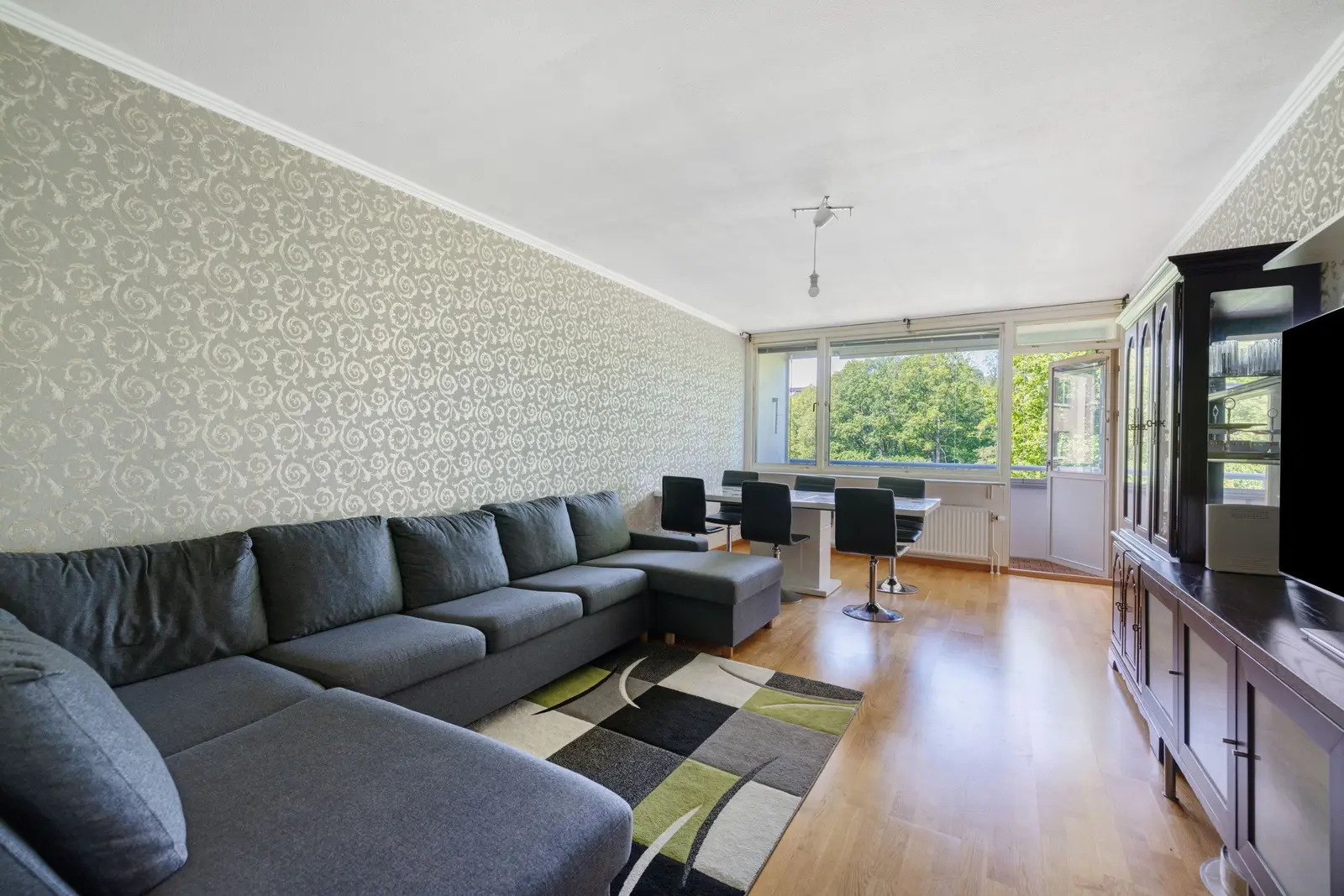 Lägenhet, Kungssätravägen 34, Skärholmen. Bild 1 av 30