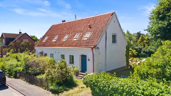 Villa, Byggmästaregatan 10, Tomelilla. Bild 1 av 39
