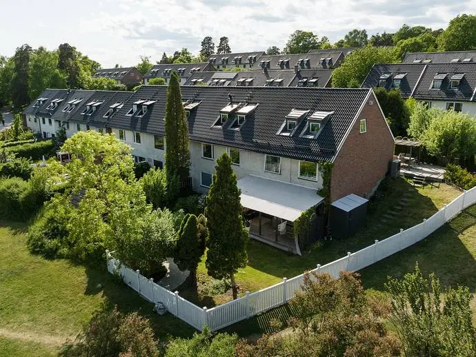 Semi-detached/terraced, Bredängsvägen 43. Photo 1 of 5