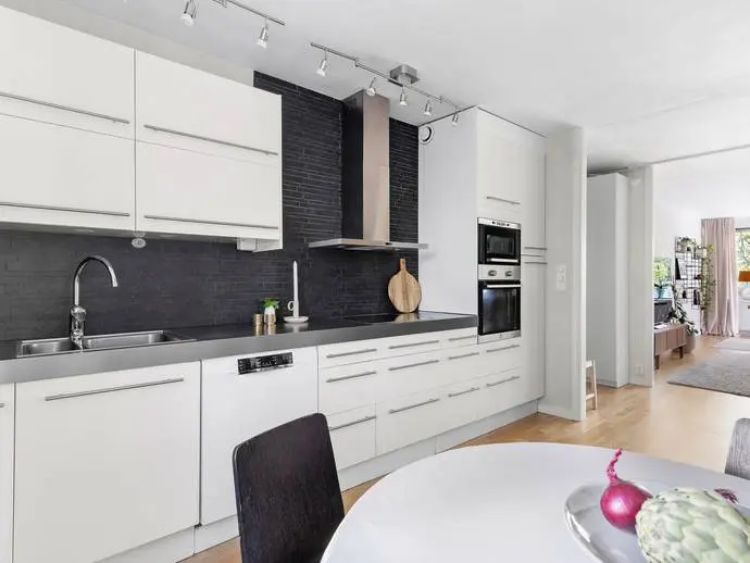 Bild 1 av 20 på Krysshammarvägen 44