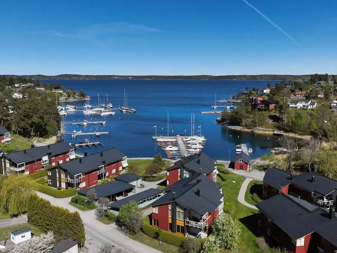 Bild 1 av 20 på Skogsövägen 10A