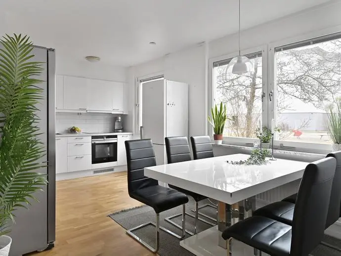 Bild 1 av 20 på Vallavägen 143