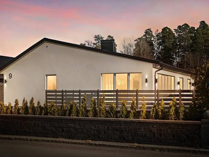 Villa, Lövtorpsvägen 9, Södertälje. Bild 1 av 20