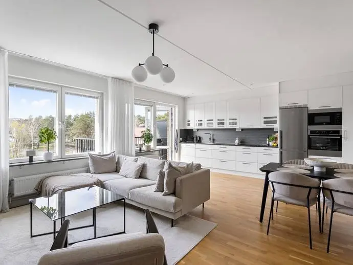 Lägenhet, Gamla Enköpingsvägen 174. Bild 1 av 20