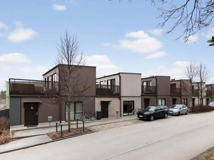 Bild 1 av 20 på Värdshusvägen 13