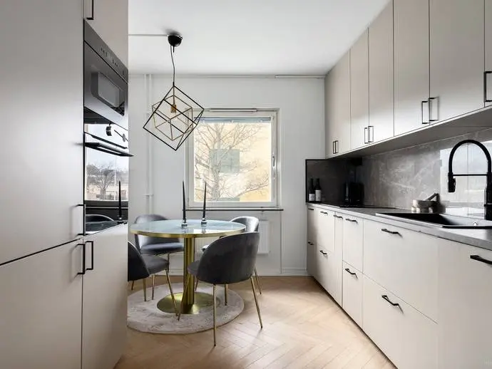 Lägenhet, Klövervägen 14. Bild 1 av 15