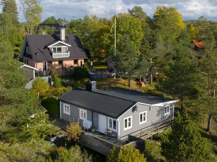 Image 1 of 20 of Utsiktsvägen 5 & 5A, Två hus!