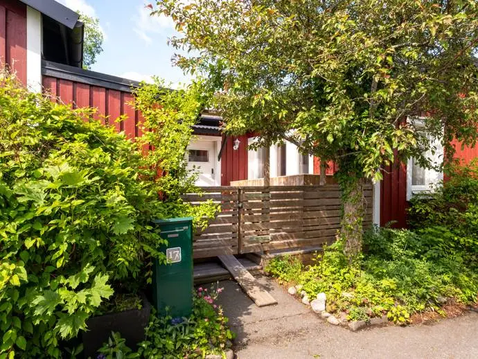 Par-/radhus, Safirgången 17. Bild 1 av 20
