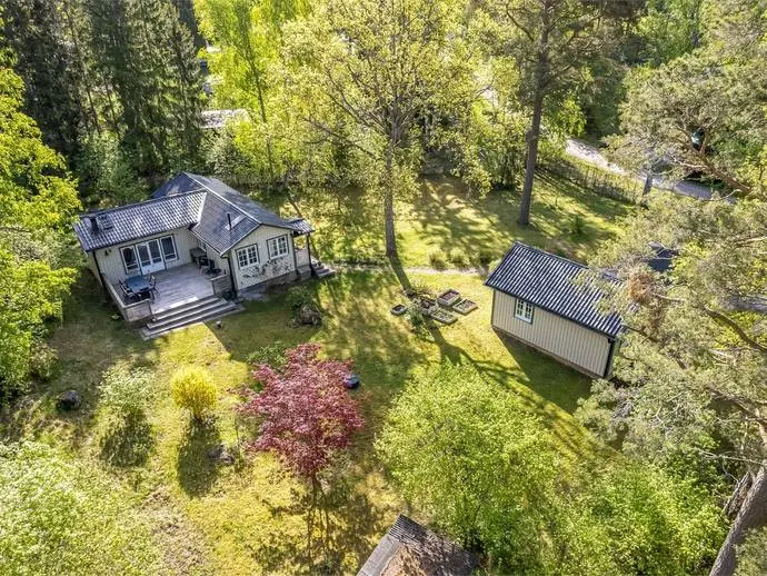 Fritidshus, Långskärsvägen 16, Upplands-Bro. Bild 1 av 20