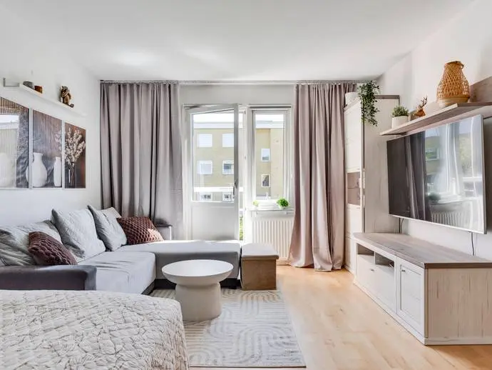 Lägenhet, Västra Skrävlingevägen 86. Bild 1 av 20