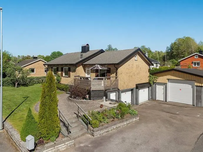 Villa, Fröjavägen 11, Svenljunga. Bild 1 av 20