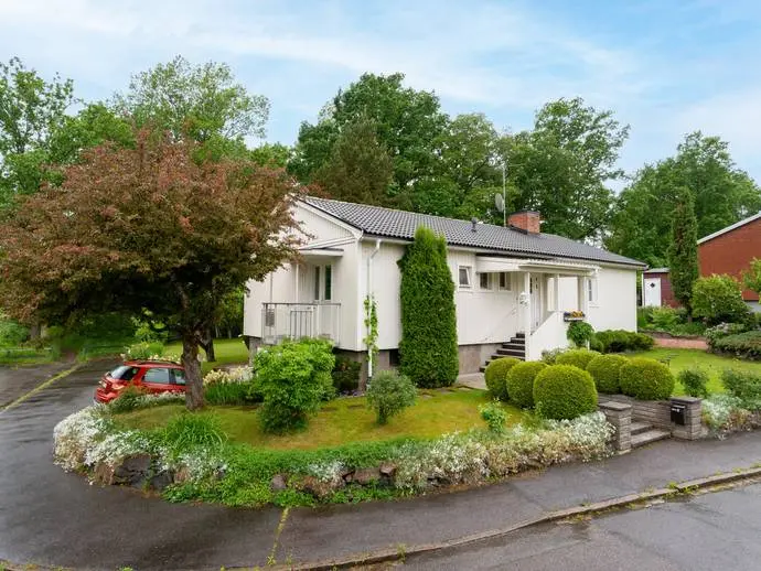 Bild 1 av 20 på Violvägen 1