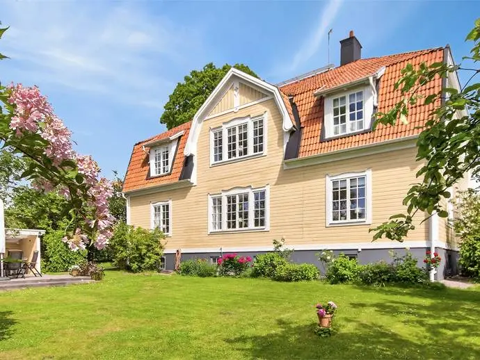 Villa, Rosenkällavägen 2, Nyköping. Bild 1 av 20