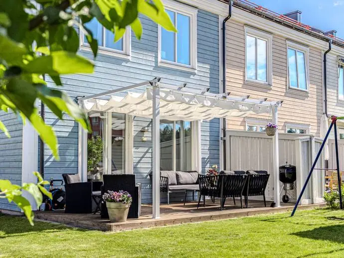 Semi-detached/terraced, Guldbaggevägen 2. Photo 1 of 20