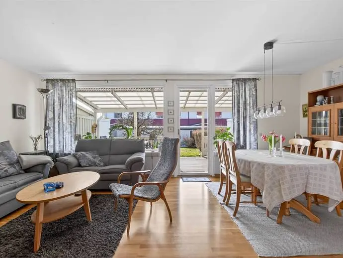 Bild 1 av 20 på Backavägen 4B