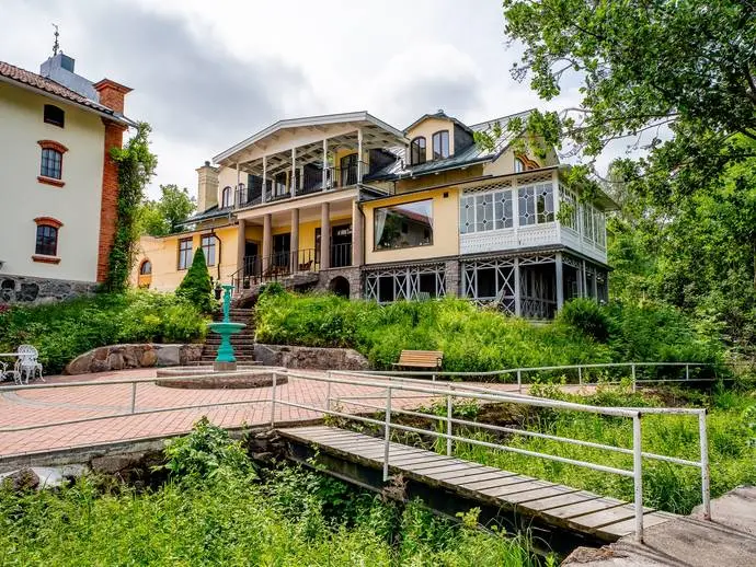 Villa, Rosenforsvägen 1. Bild 1 av 20
