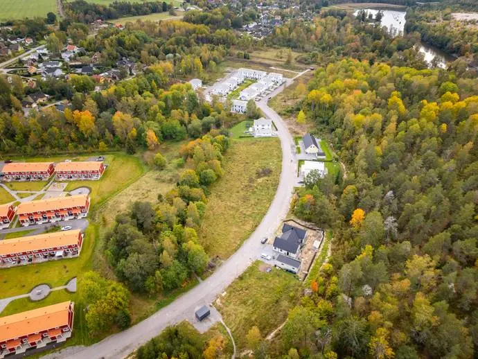 Bild 1 av 20 på Byggklara tomter i Skogstorp
